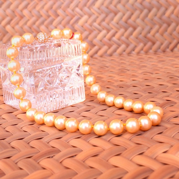 Golden Mother of Pearl necklace - Picture 4 of 6